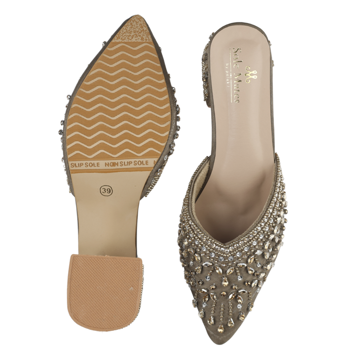 Sheesha Closed Toe Heels