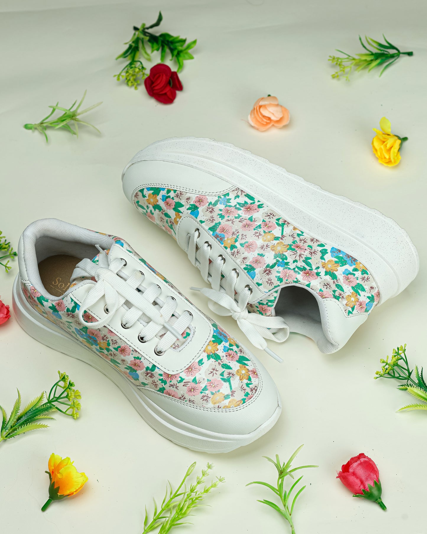 Printed floral sneaker