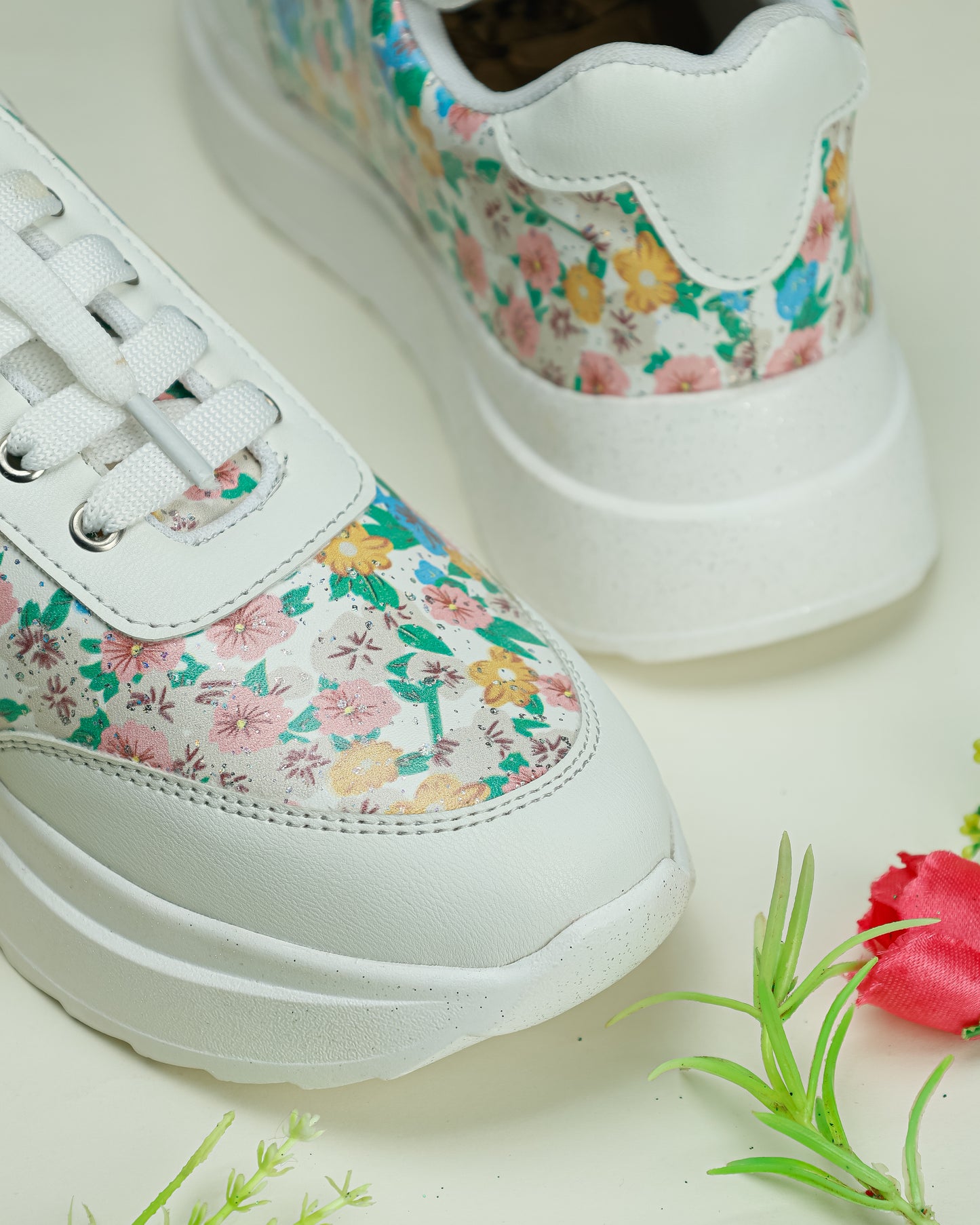 Printed floral sneaker