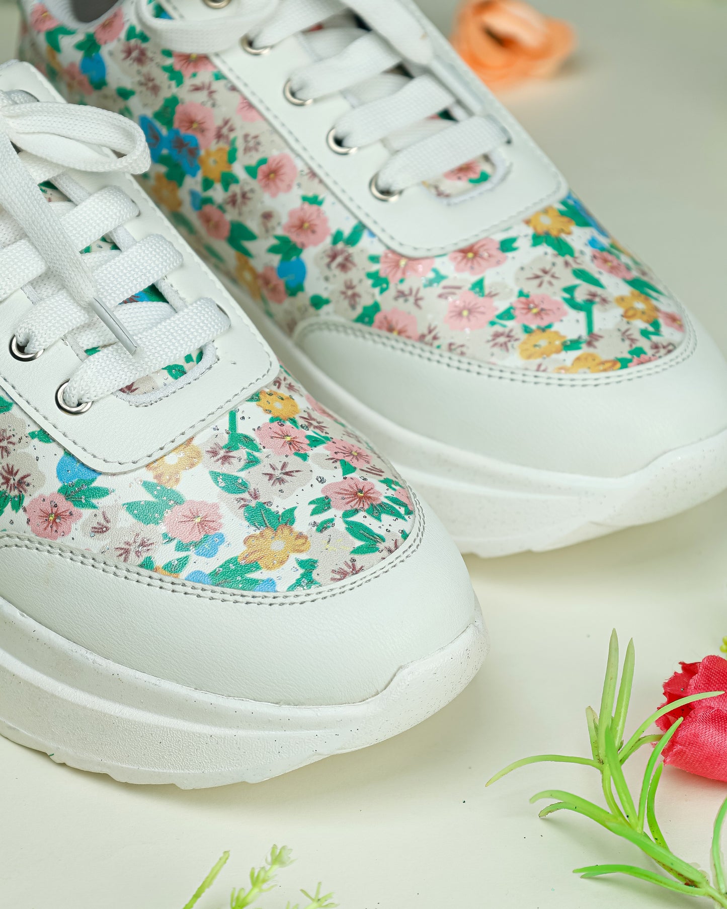 Printed floral sneaker